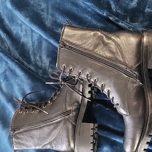 Steve Madden black leather combat boots with side zipper size 9.5 - Picture 2 of 8